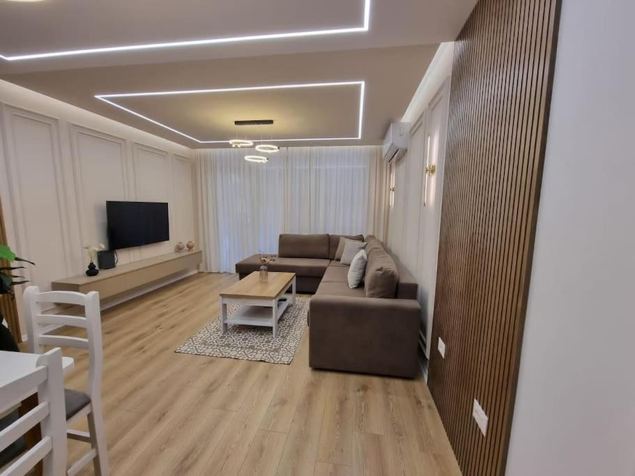 Continental * Тирана
